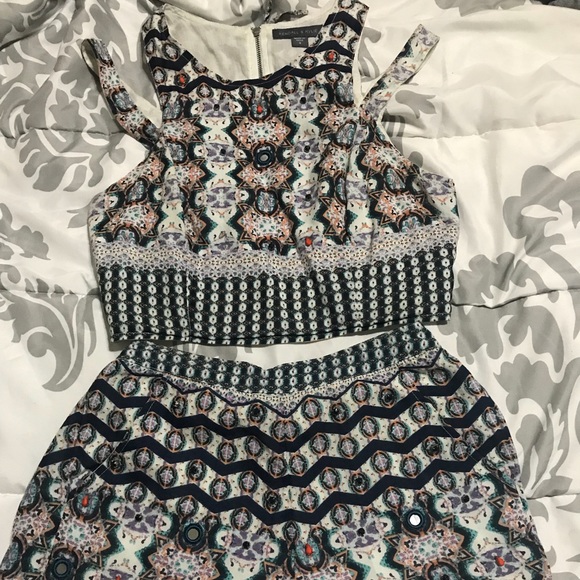 two-piece outfit - Picture 2 of 2